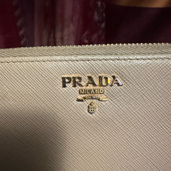 Prada long wallet in excellent condition. Beautiful blush color. - Picture 2 of 7